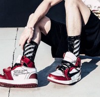 Высокие носки с мраморным принтом фото