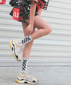 Высокие носки с мраморным принтом фото