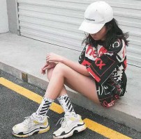 Высокие носки с мраморным принтом фото