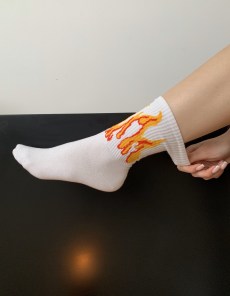 Однотонные носки с огнем