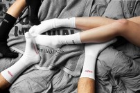 Высокие носки с надписью 032c фото