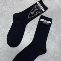 Оригинальные женские высокие носки с булавкой и цепочкой фото