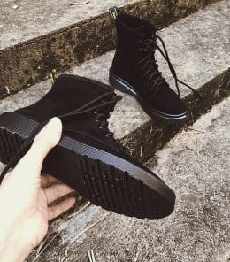 Ботинки женские со шнуровкой на плоском ходу фото
