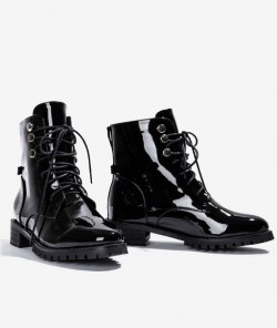Женские лаковые ботинки на шнуровке фото