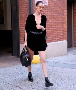 Женские лаковые ботинки на шнуровке фото