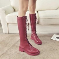 Женские высокие сапоги с длинной шнуровкой фото