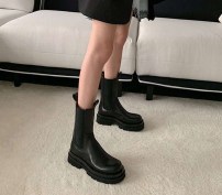 Женские высокие черные ботинки челси на толстой подошве фото