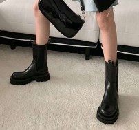Женские высокие черные ботинки челси на толстой подошве фото