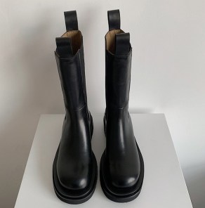 Женские высокие черные ботинки челси на толстой подошве фото