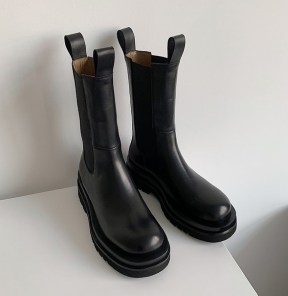 Женские высокие черные ботинки челси на толстой подошве фото