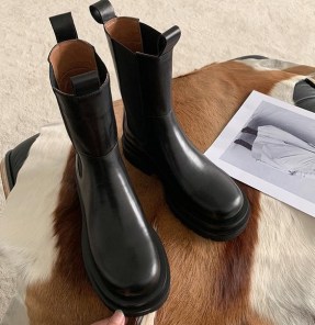 Женские высокие черные ботинки челси на толстой подошве фото