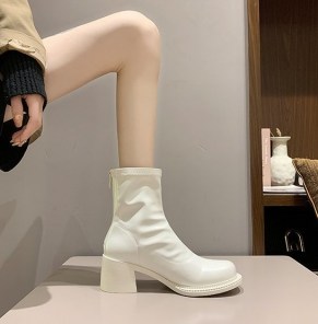 Эластичные ботинки с круглым носом фото