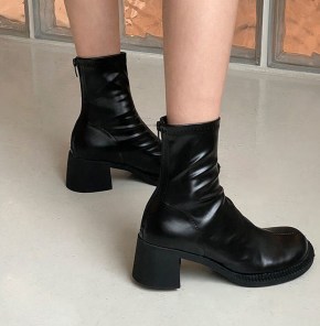 Эластичные ботинки с круглым носом фото