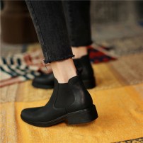 Коротенькие черные ботинки челси женские фото