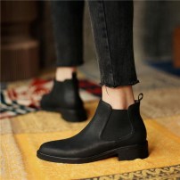 Коротенькие черные ботинки челси женские фото