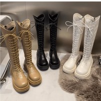 Высокие женские сапоги до колен на шнуровке фото