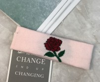 Повязка с вышитым цветком фото