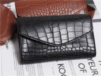 Ремень под змеиную кожу с двумя мини клатчами фото