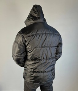 Недорогая теплая мужская зимняя куртка с мехом и капюшоном фото