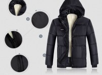 Недорогая теплая мужская зимняя куртка с мехом и капюшоном фото