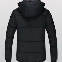 Недорогая теплая мужская зимняя куртка с мехом и капюшоном фото