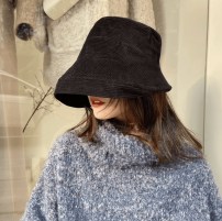 Женская черная вельветовая панама