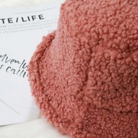 Розовая плюшевая панамка фото