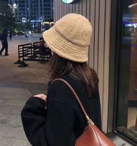 Стильная женская теплая панамка фото