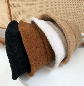 Стильная женская теплая панамка фото