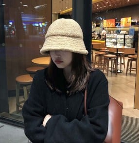 Стильная женская теплая панамка фото