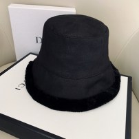 Аккуратная панама на меху женская фото