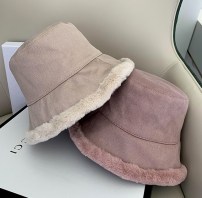 Аккуратная панама на меху женская фото