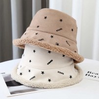 Зимняя женская панамка на меху со звездами фото