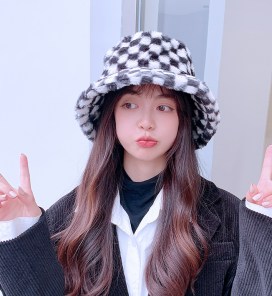 Плюшевая панамка в клетку фото