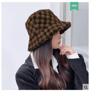 Плюшевая панамка в клетку фото