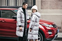 Пуховик с белой полосой на рукаве фото