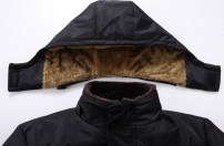 Очень теплая недорогая мужская куртка с мехом на зиму черная фото