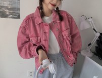 Укороченная женская джинсовка розового цвета фото