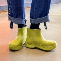 Яркие резиновые сапоги галоши - полу сапожки фото