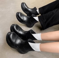 Яркие резиновые сапоги галоши - полу сапожки фото