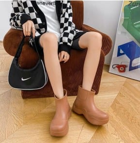 Яркие резиновые сапоги галоши - полу сапожки фото