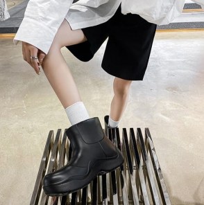 Яркие резиновые сапоги галоши - полу сапожки фото