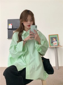 Яркая женская рубашка легкая свободная летняя фото