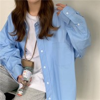 Яркая женская рубашка легкая свободная летняя фото