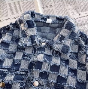 Мужская  клетчатая джинсовая куртка с необработанными краями фото