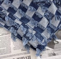 Мужская  клетчатая джинсовая куртка с необработанными краями фото