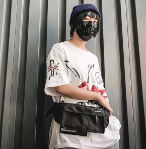 Квадратная бананка  с небольшой надписью фото