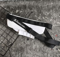 Квадратная бананка  с небольшой надписью фото