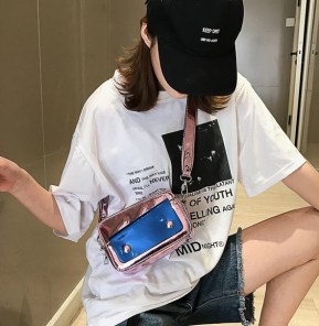 Глянцевый вместительный клатч фото