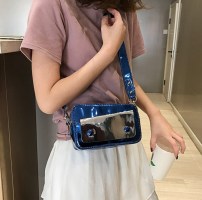 Глянцевый вместительный клатч фото